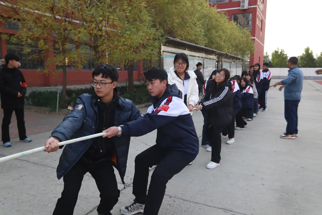 金秋赛场逐梦，我校 2025 年秋季体育节顺利举办