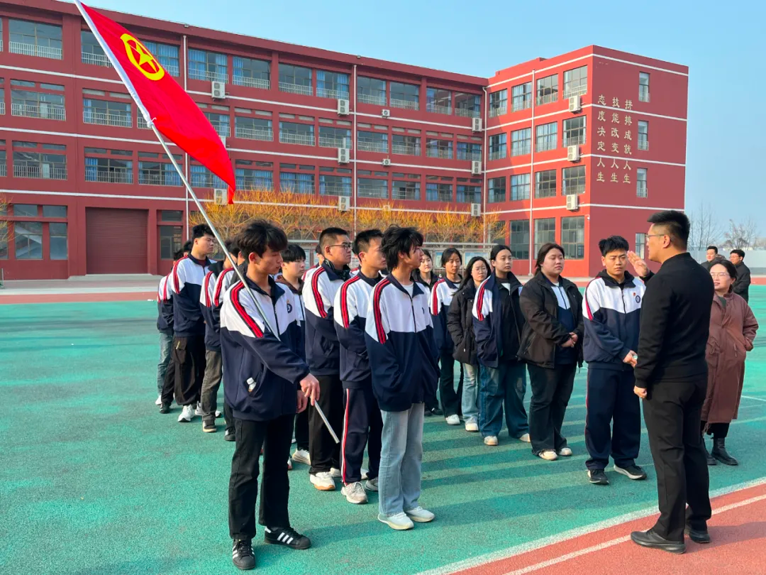 以雷锋之名践志愿，德州劳服技校团员开展服务活动