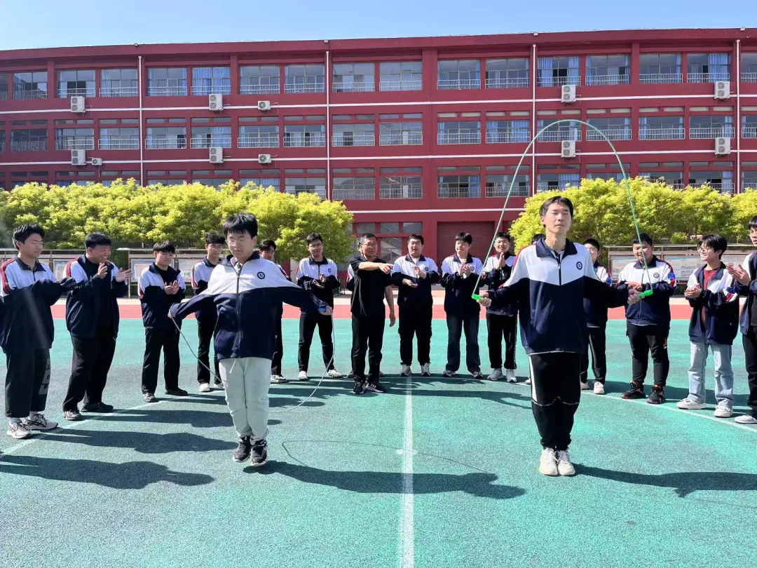 &ldquo;沐四月朝晖 逐体育星河&rdquo;校园&ldquo;吉尼斯&rdquo;挑战