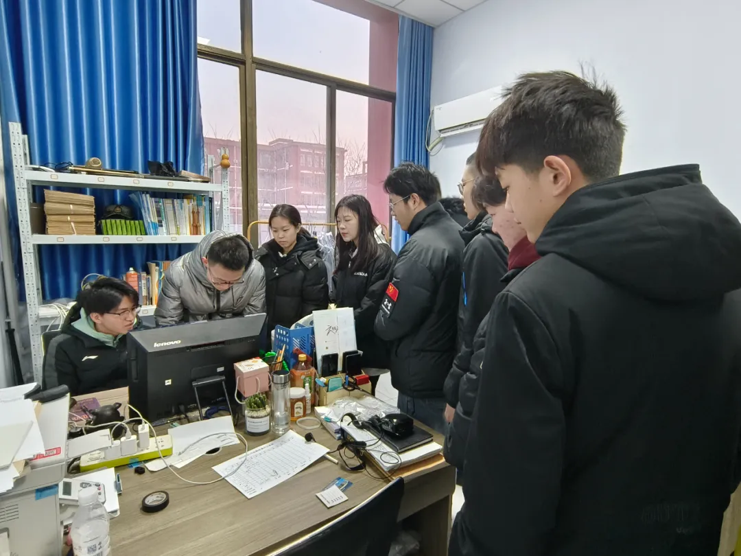 夏季高考外语听力开考，我校高三学子奔赴考场